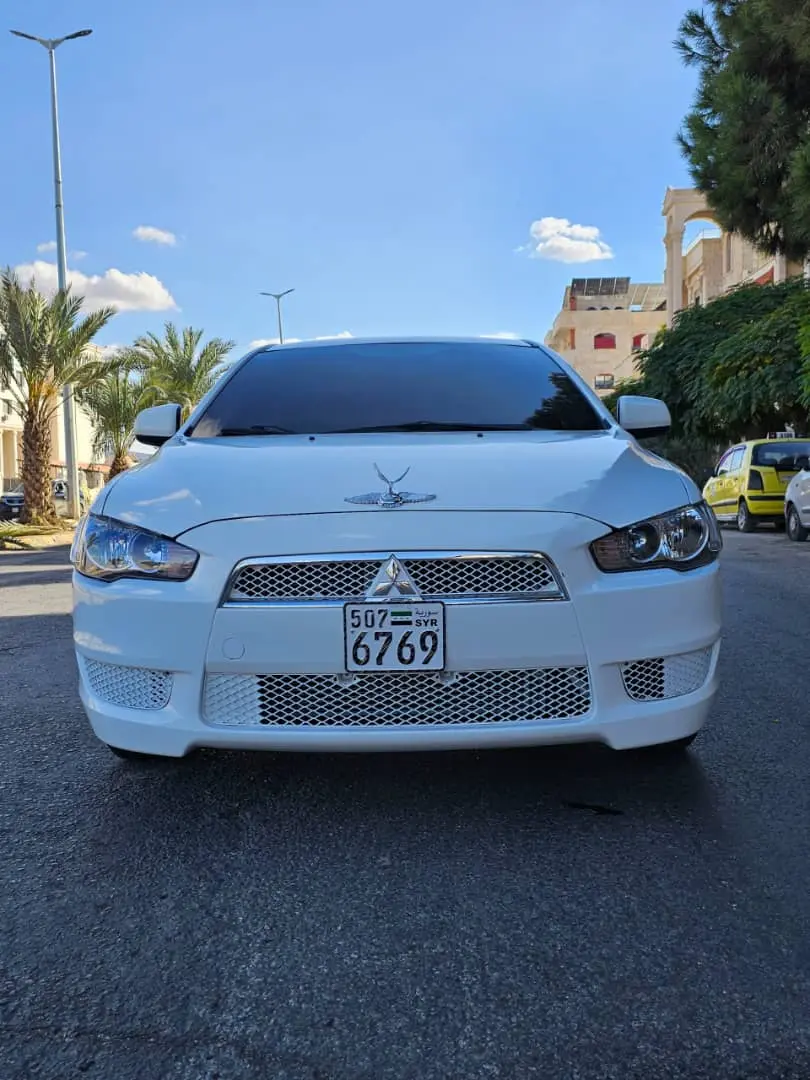 ميتسوبيشي لانسر GLS 2011 أوتوماتيك بحالة الوكالة - صورة 2