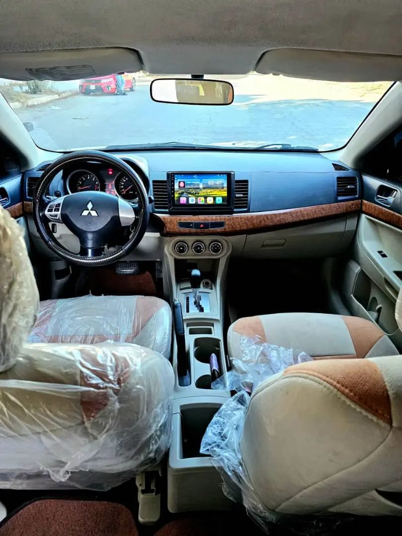 ميتسوبيشي لانسر GLS 2011 أوتوماتيك بحالة الوكالة - صورة 4