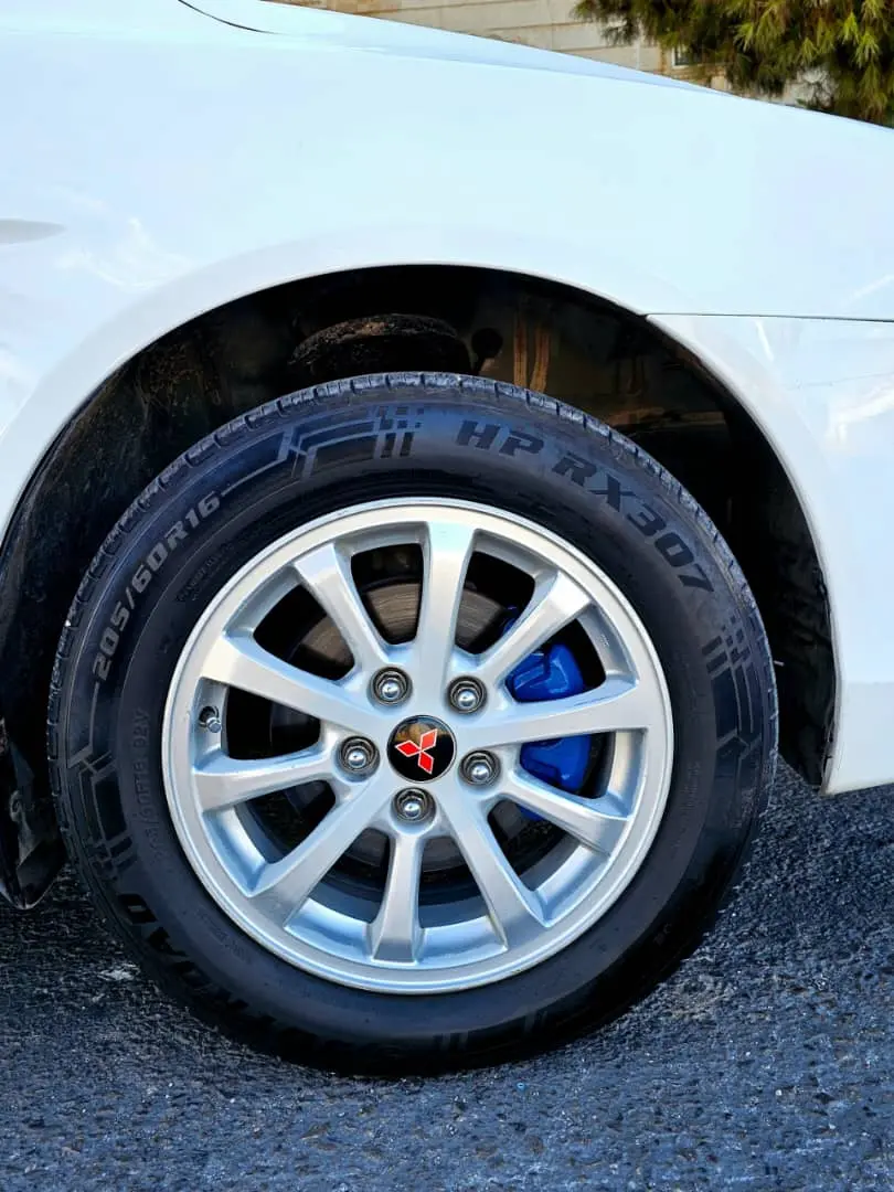 ميتسوبيشي لانسر GLS 2011 أوتوماتيك بحالة الوكالة - صورة 5