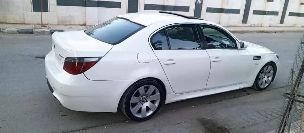 بي إم دبليو 520i كرت 2005 - صورة 2