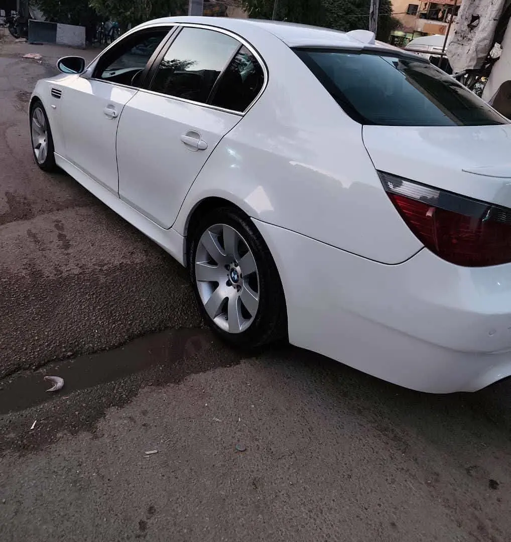 بي إم دبليو 520i كرت 2005 - صورة 3