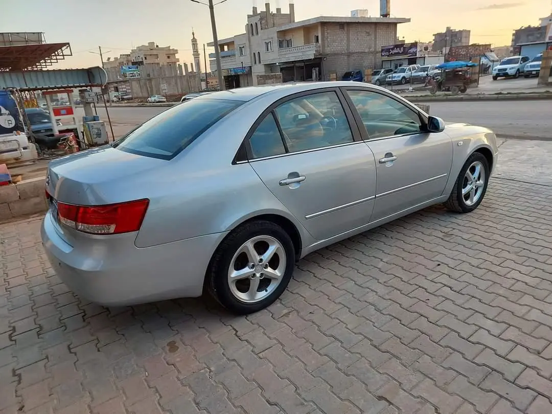 هيونداي سوناتا 2006 أوتوماتيك بحالة ممتازة - صورة 2