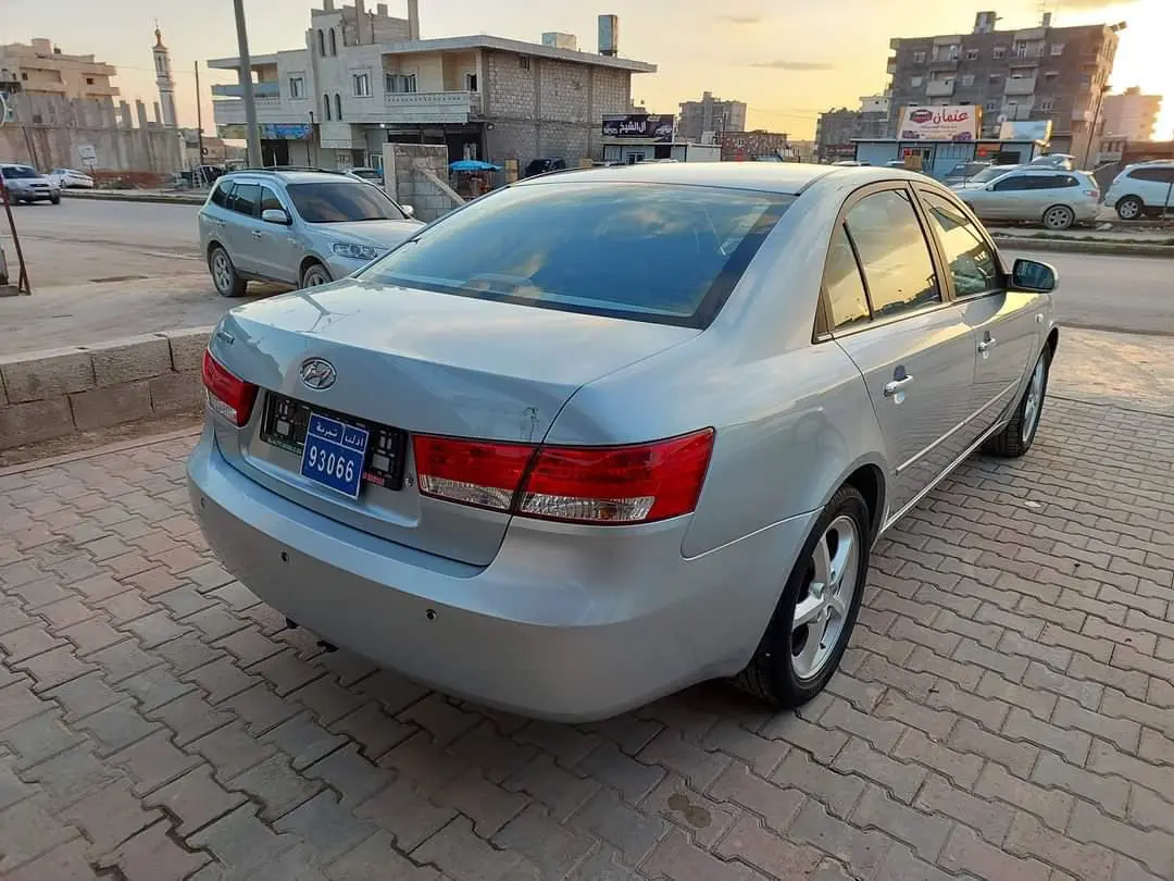 هيونداي سوناتا 2006 أوتوماتيك بحالة ممتازة - صورة 3