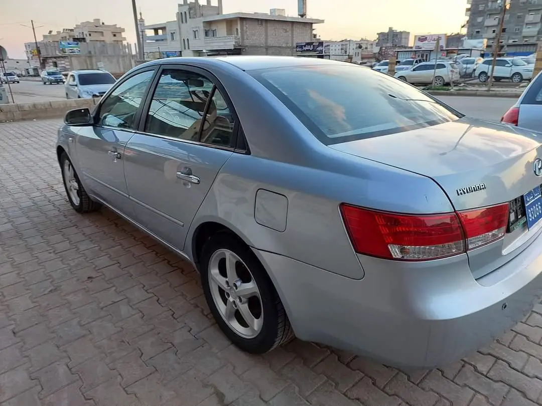 هيونداي سوناتا 2006 أوتوماتيك بحالة ممتازة - صورة 4