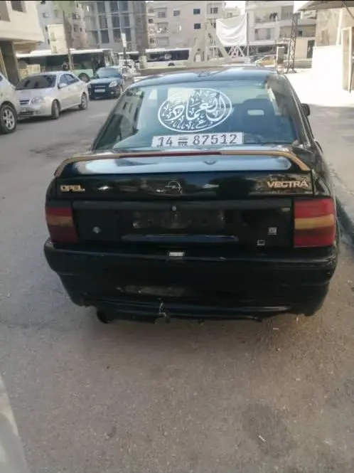 أوبل فيكترا 1993 سيدان للبيع بمظهر رياضي - صورة 3