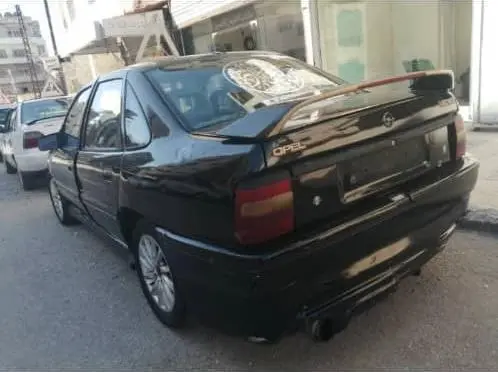 أوبل فيكترا 1993 سيدان للبيع بمظهر رياضي - صورة 6