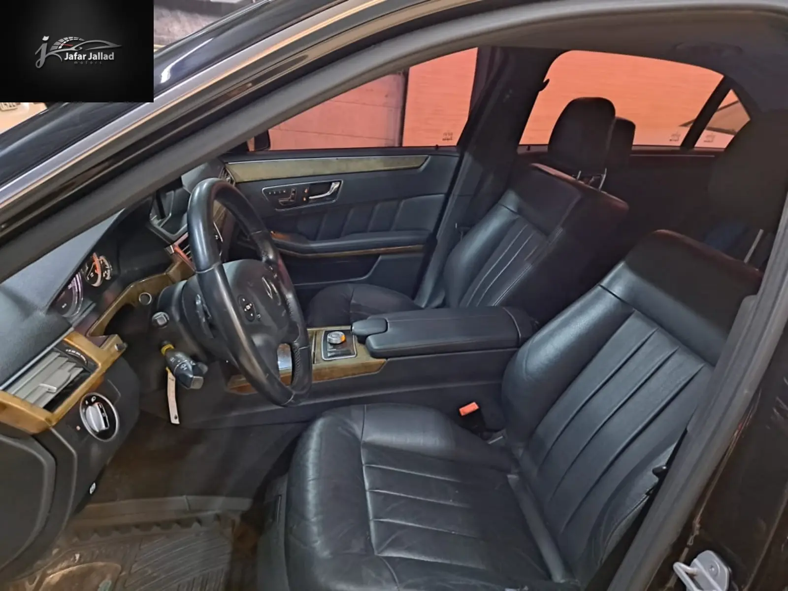 مرسيدس-بنز E-Class موديل 2011 بحالة ممتازة - صورة 2