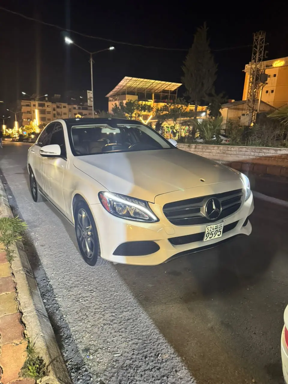 مرسيدس-بنزC300 موديل 2015 بحالة ممتازة