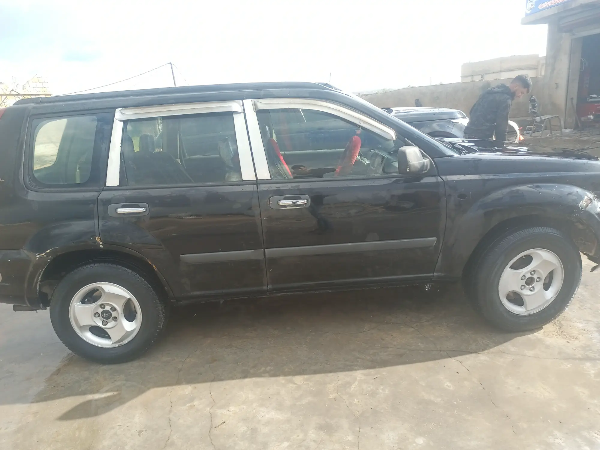 سيارة نيسان بمحرك سنتافيه مثبت  - صورة 2