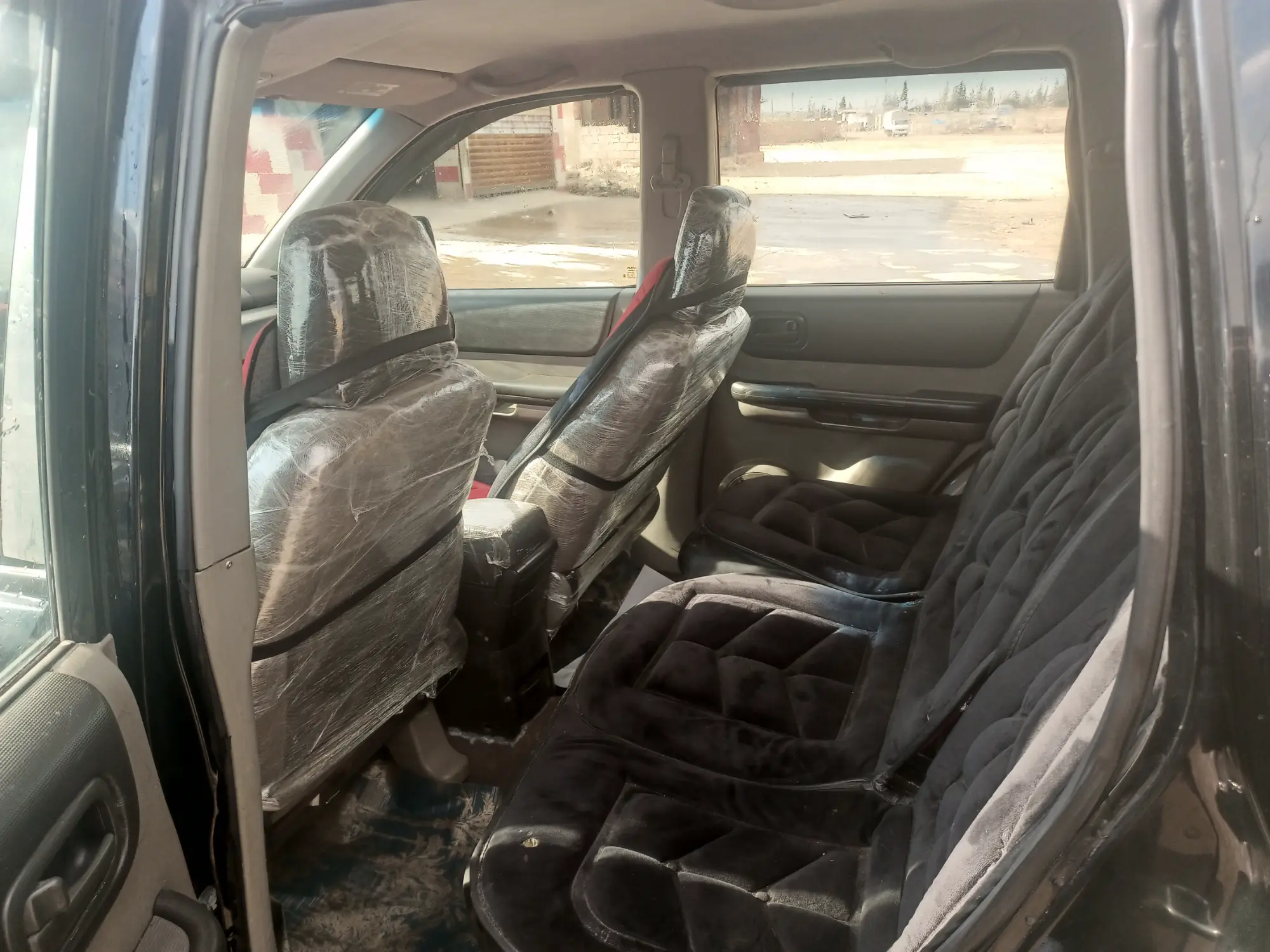 سيارة نيسان بمحرك سنتافيه مثبت  - صورة 3