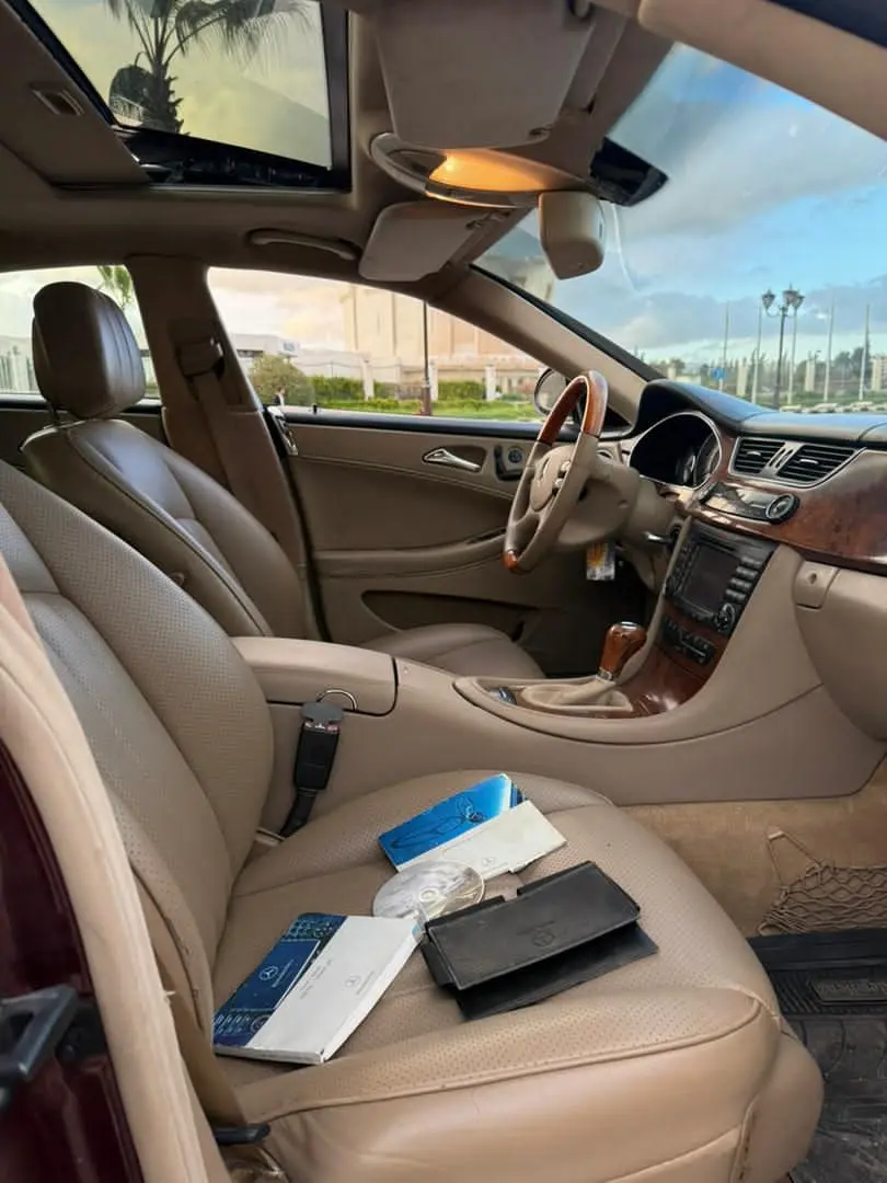 مرسيدس بنز CLS350 موديل 2007 بحالة ممتازة - صورة 4
