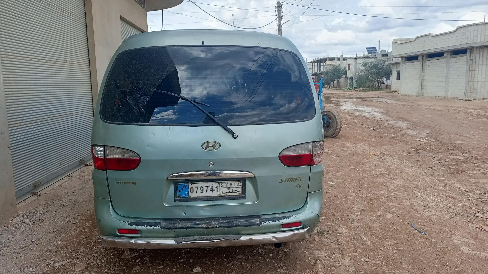 هيونداي H-1 موديل 2004 - مركبة اعتمادية ومميزة - صورة 3