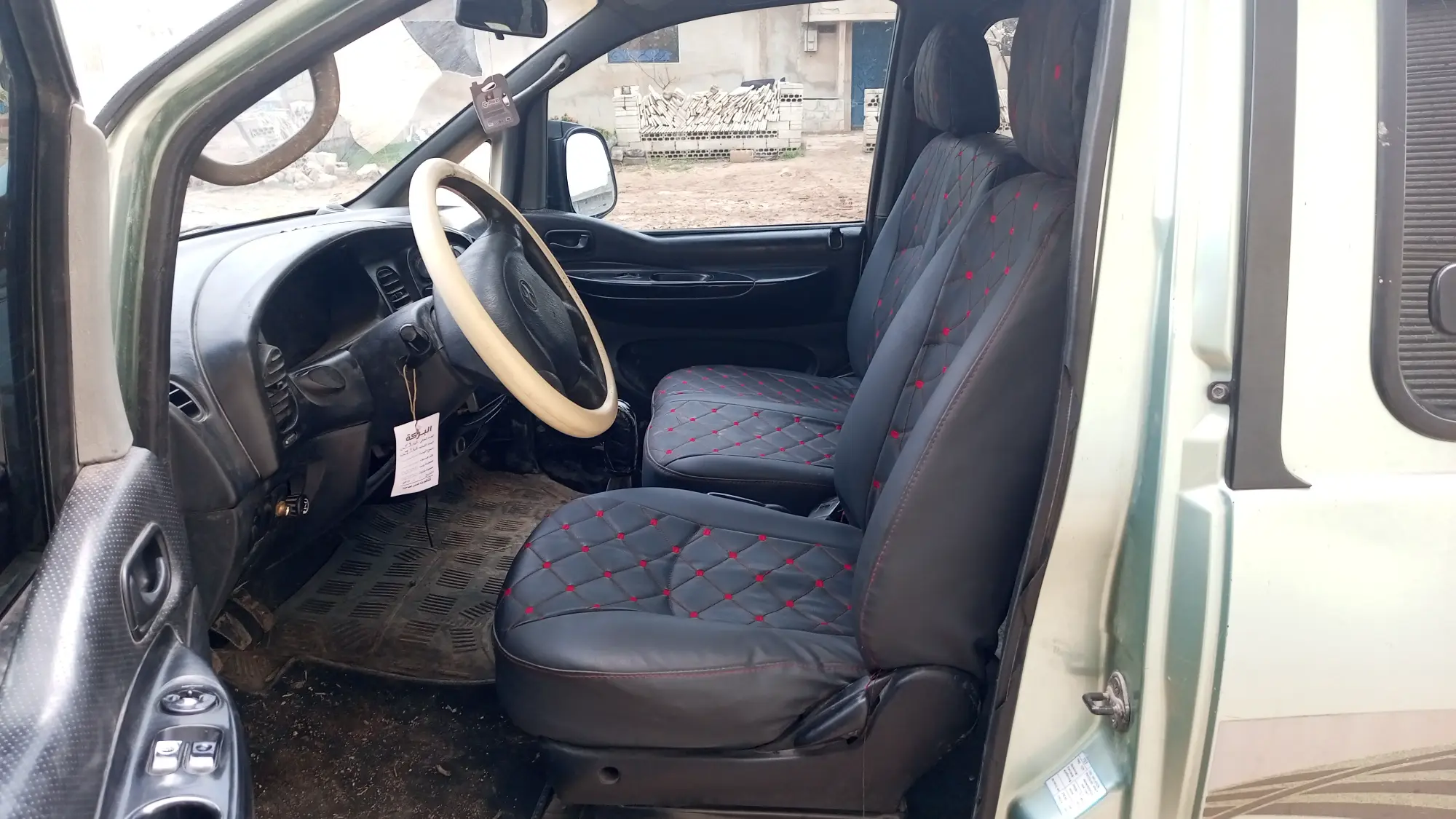 هيونداي H-1 موديل 2004 - مركبة اعتمادية ومميزة - صورة 5