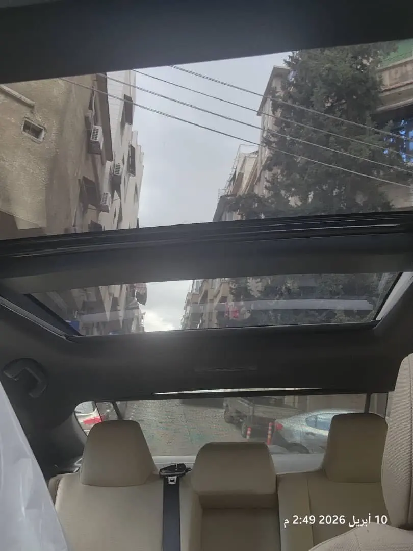 تويوتا كامري 2026 بحالة الوكالة - تصميم عصري وأداء هجين - صورة 3