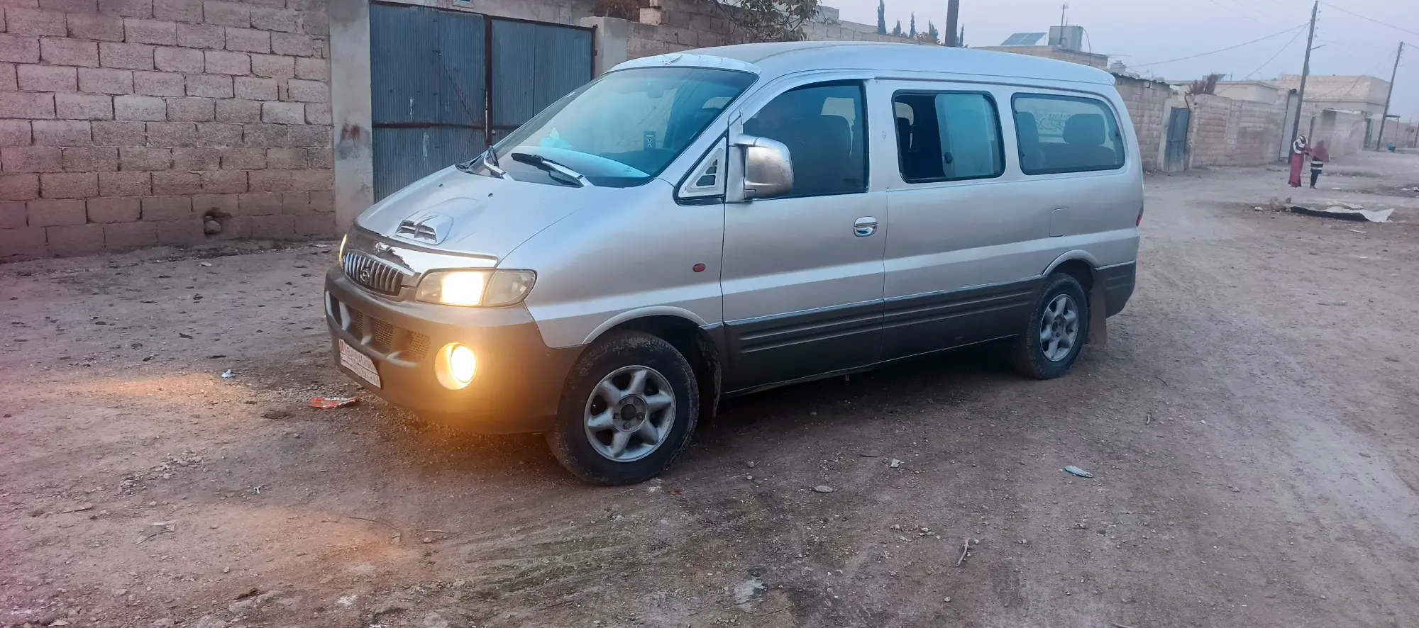 هيونداي H-1 موديل 1998 - حالة عملية وممتازة - صورة 2