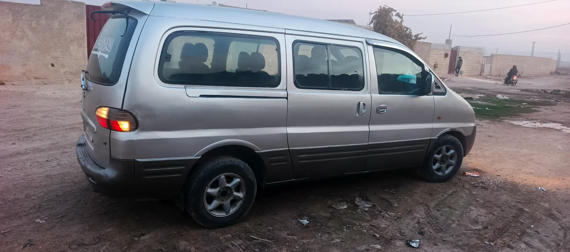 هيونداي H-1 موديل 1998 - حالة عملية وممتازة - صورة 4