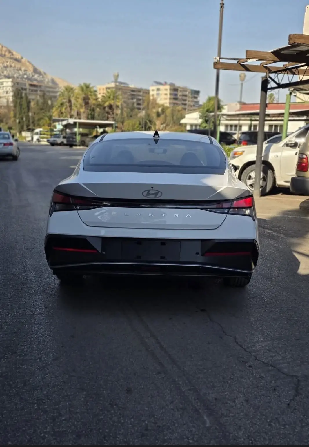 هيونداي إلنترا 2025 بحالة الوكالة٦٠٠٠كم - صورة 6