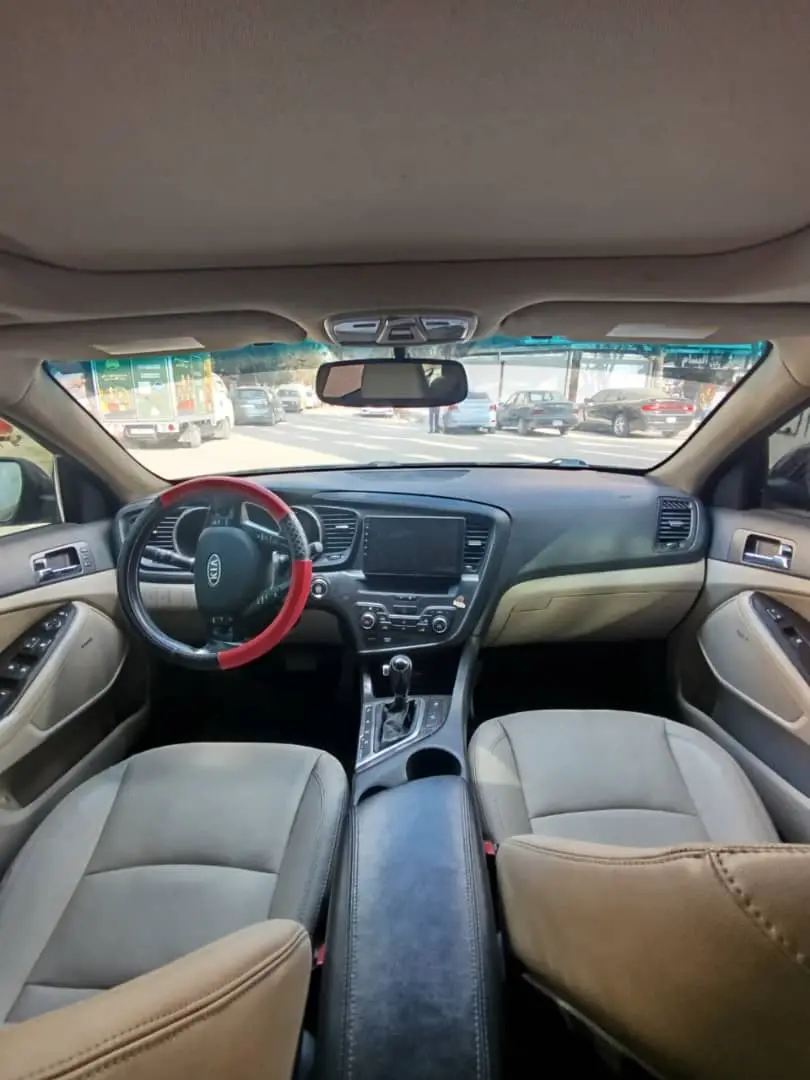 كيا أوبتيما 2012 بحالة ممتازة وفتحة سقف بانورامية - صورة 1