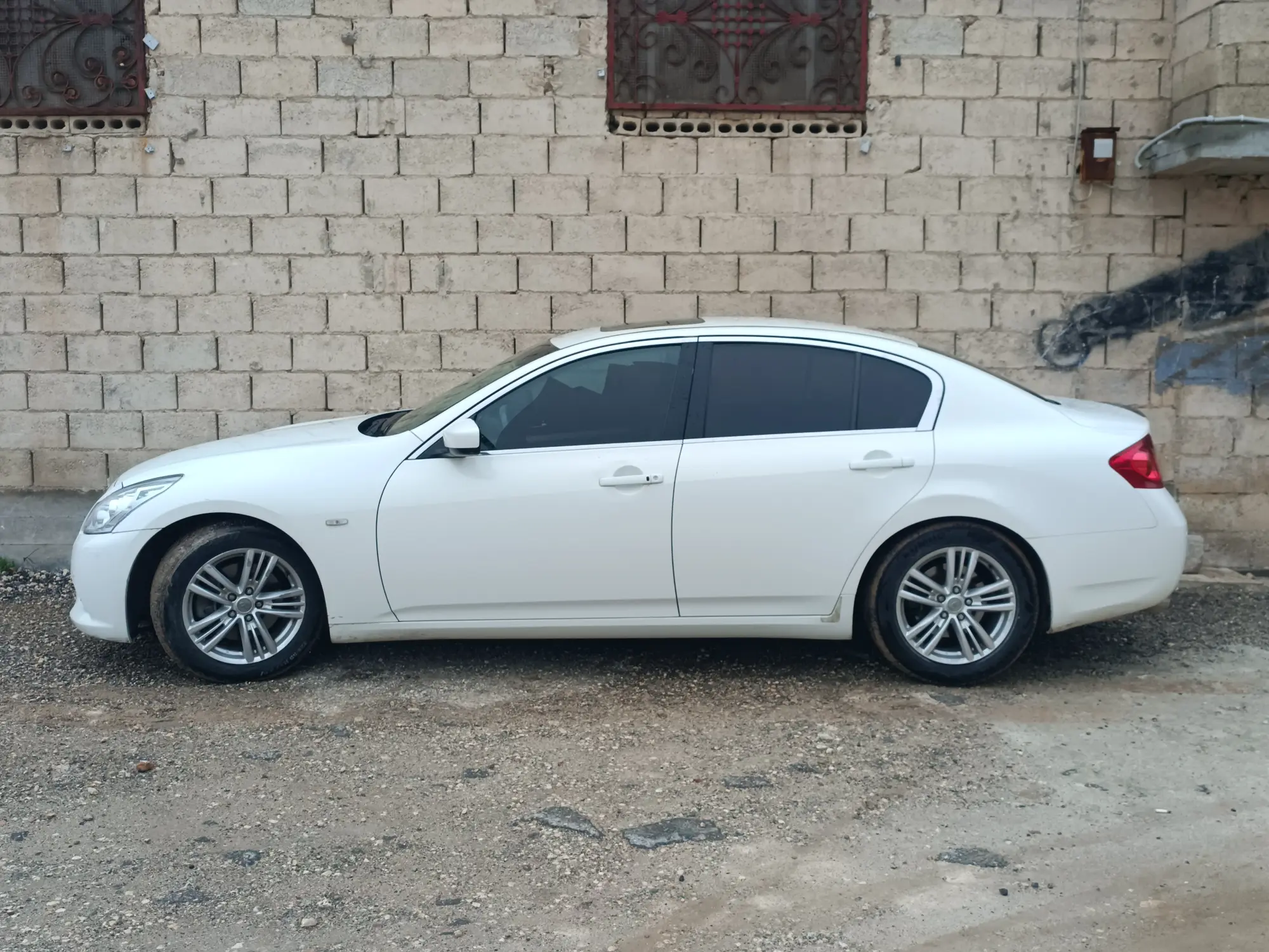 إنفينيتي G37 موديل 2012 بحالة ممتازة - صورة 3