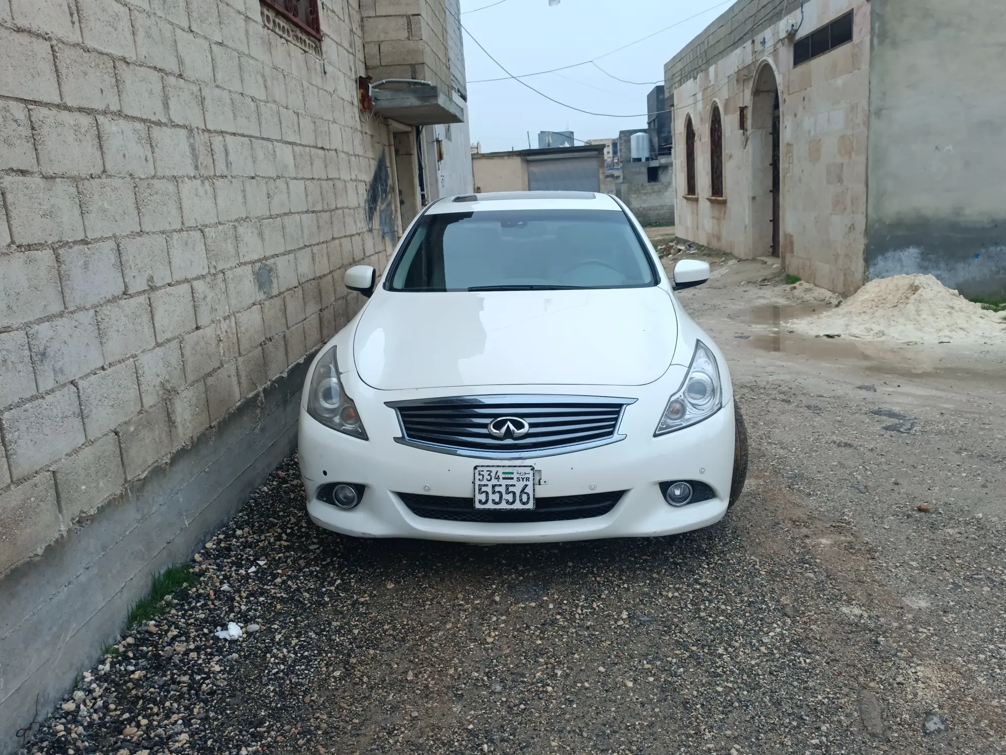 إنفينيتي G37 موديل 2012 بحالة ممتازة - صورة 4