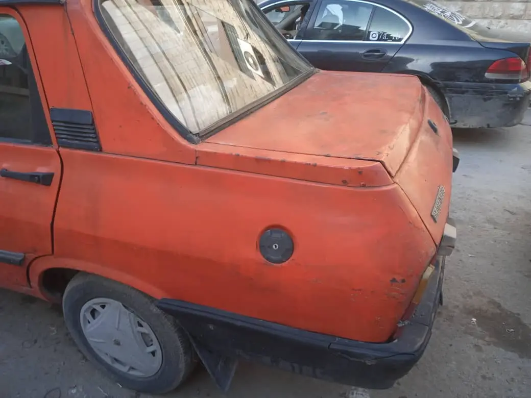 داسيا 1310 كلاسيكية بلون برتقالي مميز - صورة 4
