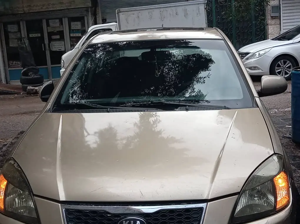 كيا ريو 2010 اقتصادية موثوقة خاليه جوا وسقف من برا بخ ٣قطع نظافة طارة فورتي ماشيه ٨٥الف 2010 آتوماتي - صورة 1