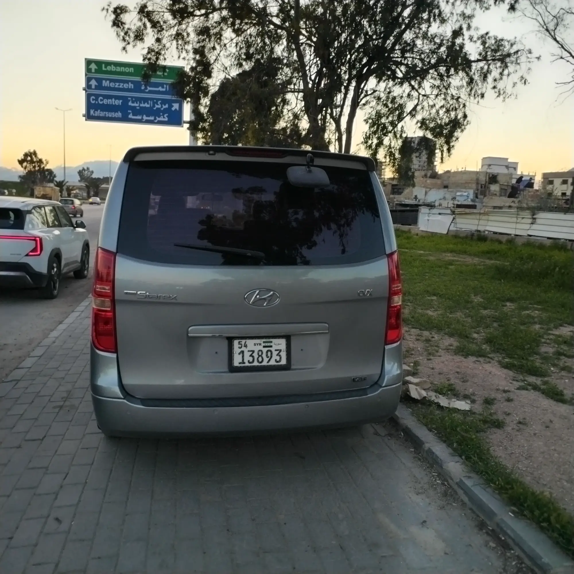 هيونداي H-1 موديل 2011 واسعة وعملية - صورة 3