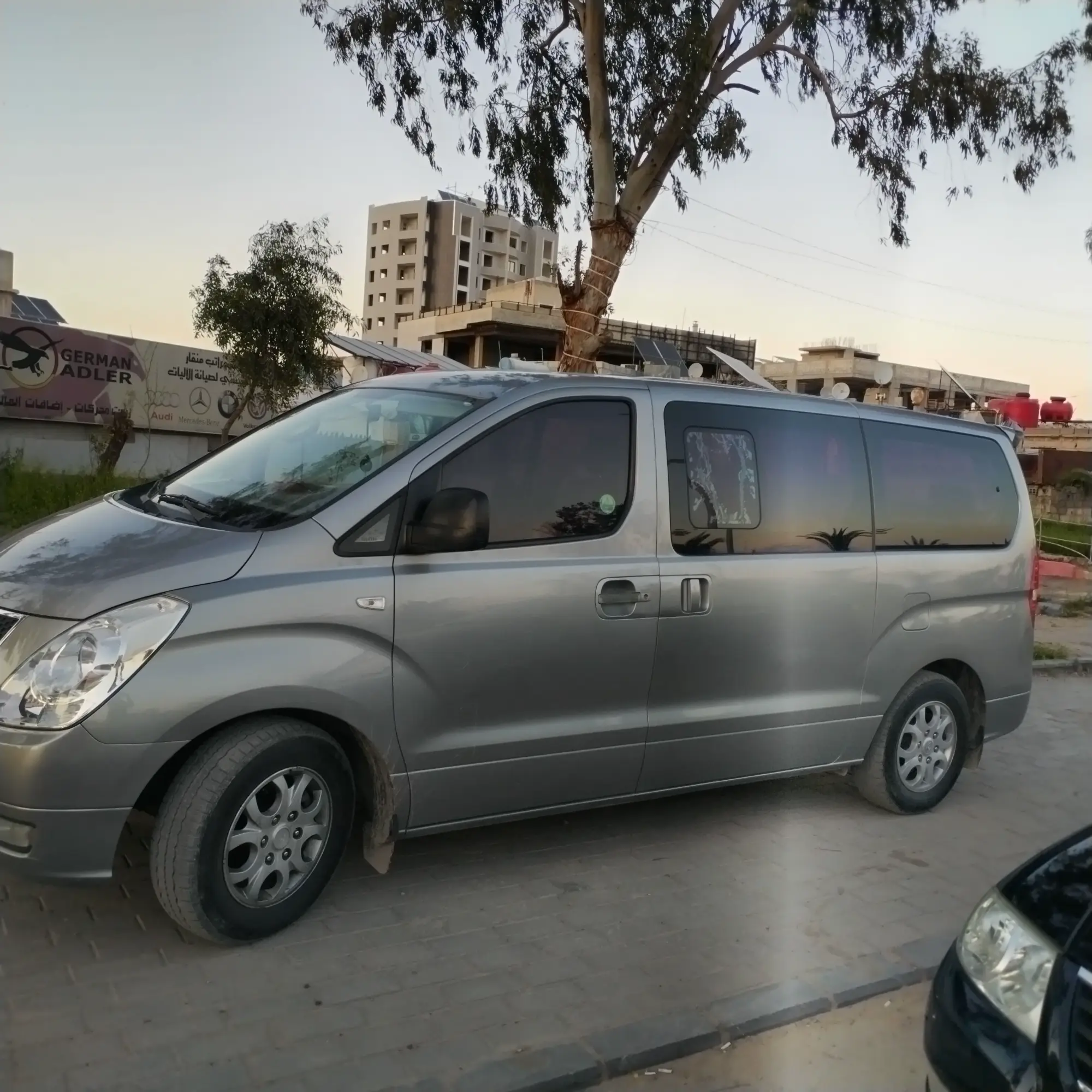 هيونداي H-1 موديل 2011 واسعة وعملية - صورة 4