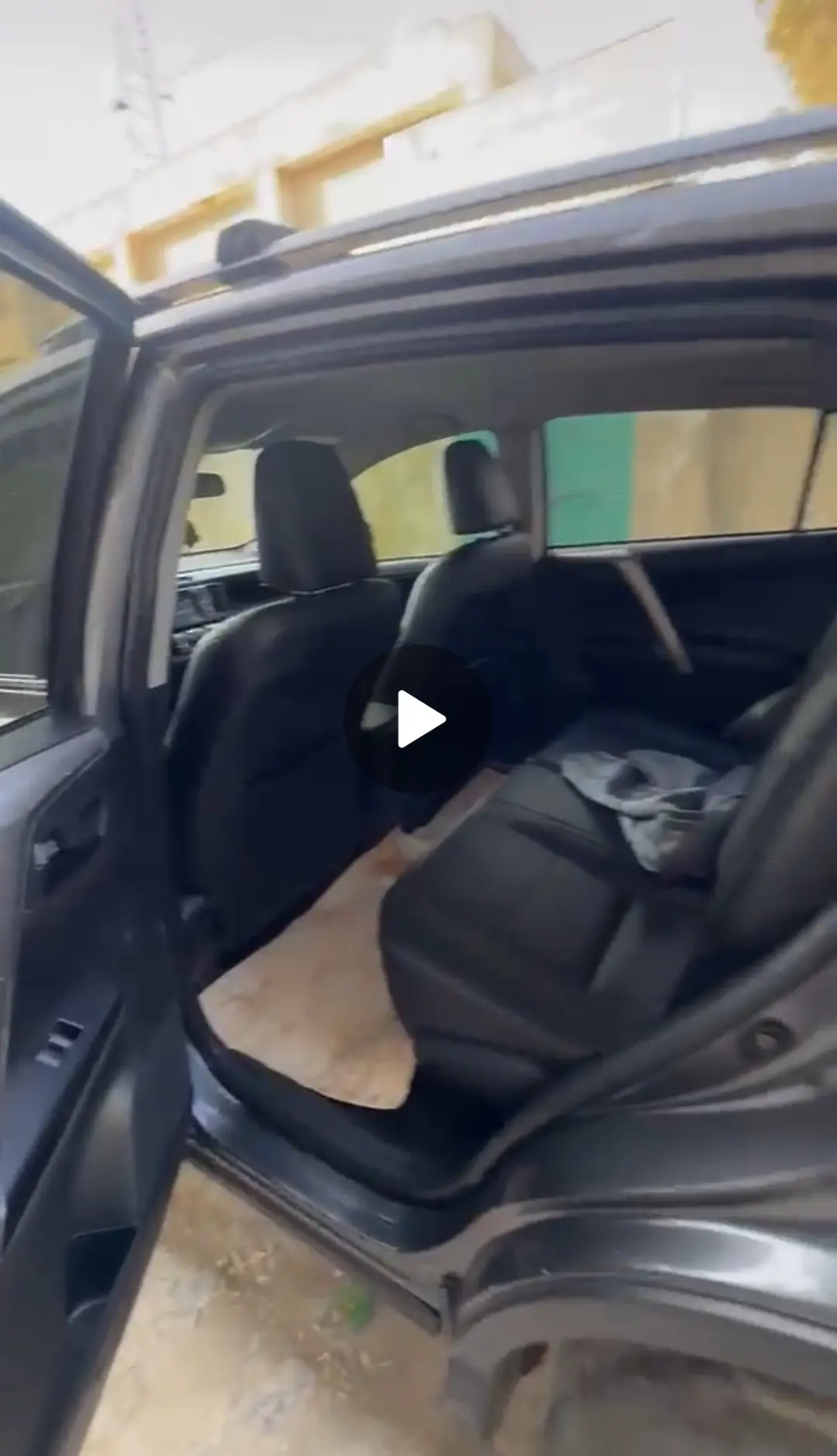 تويوتا راف 4 موديل 2018 بحالة ممتازة - صورة 2