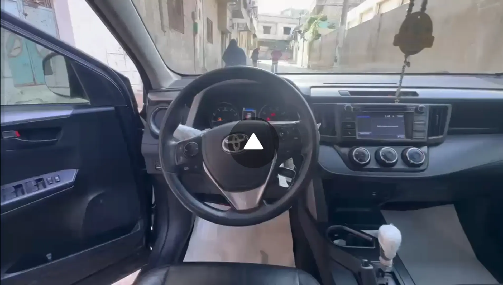 تويوتا راف 4 موديل 2018 بحالة ممتازة - صورة 4