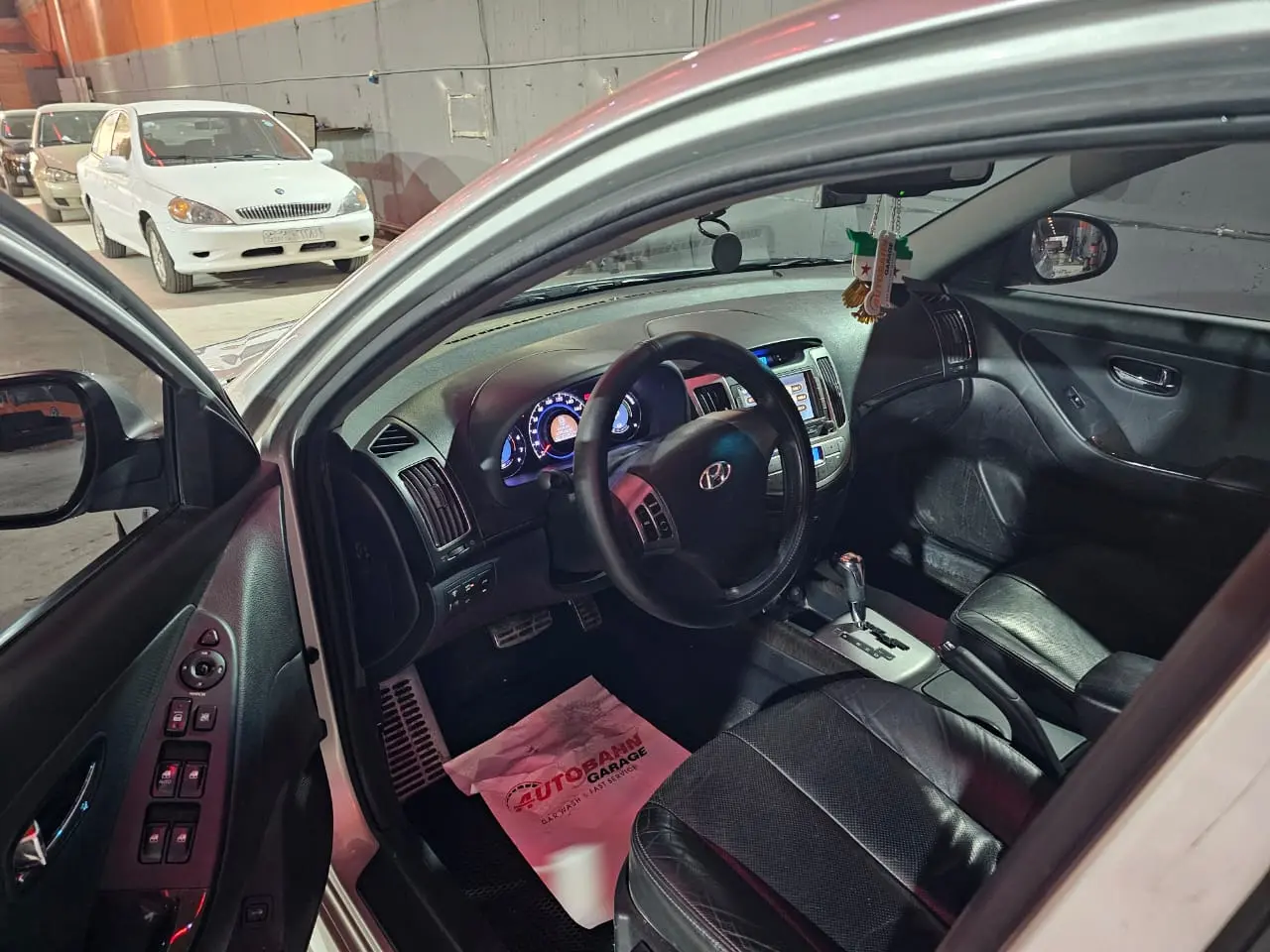 هيونداي إلنترا 2011 بحالة ممتازة - صورة 2