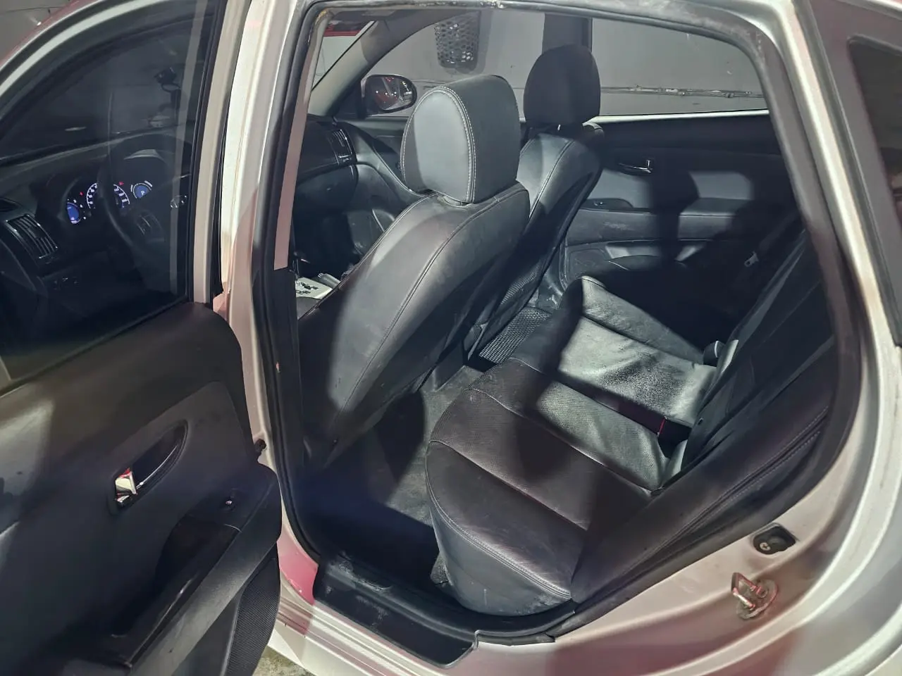 هيونداي إلنترا 2011 بحالة ممتازة - صورة 4