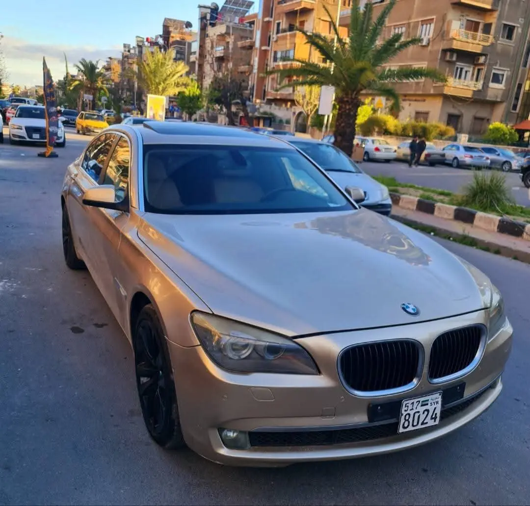 بي إم دبليو الفئة السابعة 2011 بحالة ممتازة وفخامة لا تضاهى