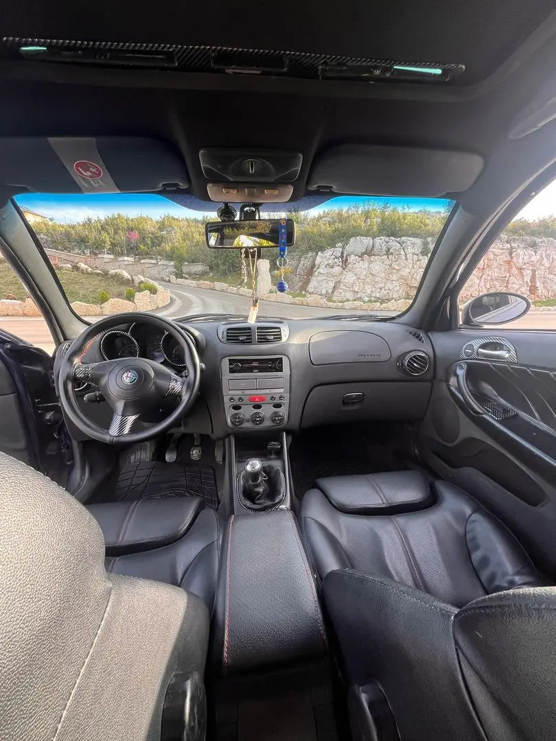 ألفا روميو 147 موديل 2002 بتصميم إيطالي مميز - صورة 3