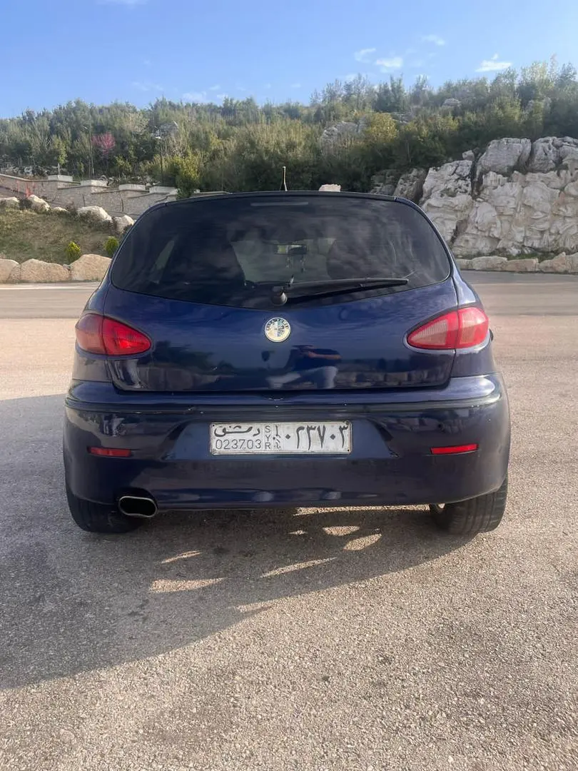 ألفا روميو 147 موديل 2002 بتصميم إيطالي مميز - صورة 4