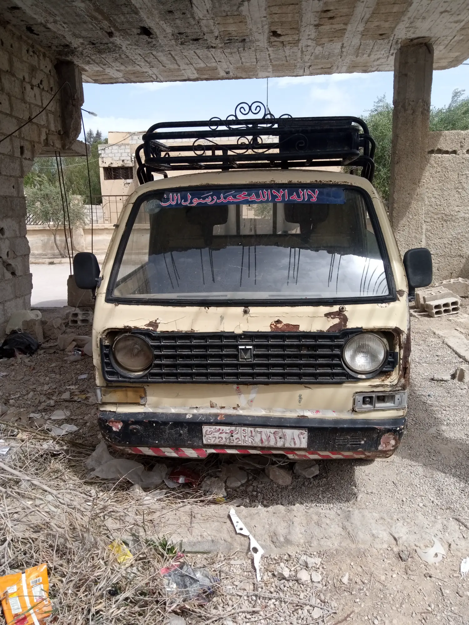 ميتسوبيشي L300 موديل 1977 - شاحنة كلاسيكية للبيع - صورة 1