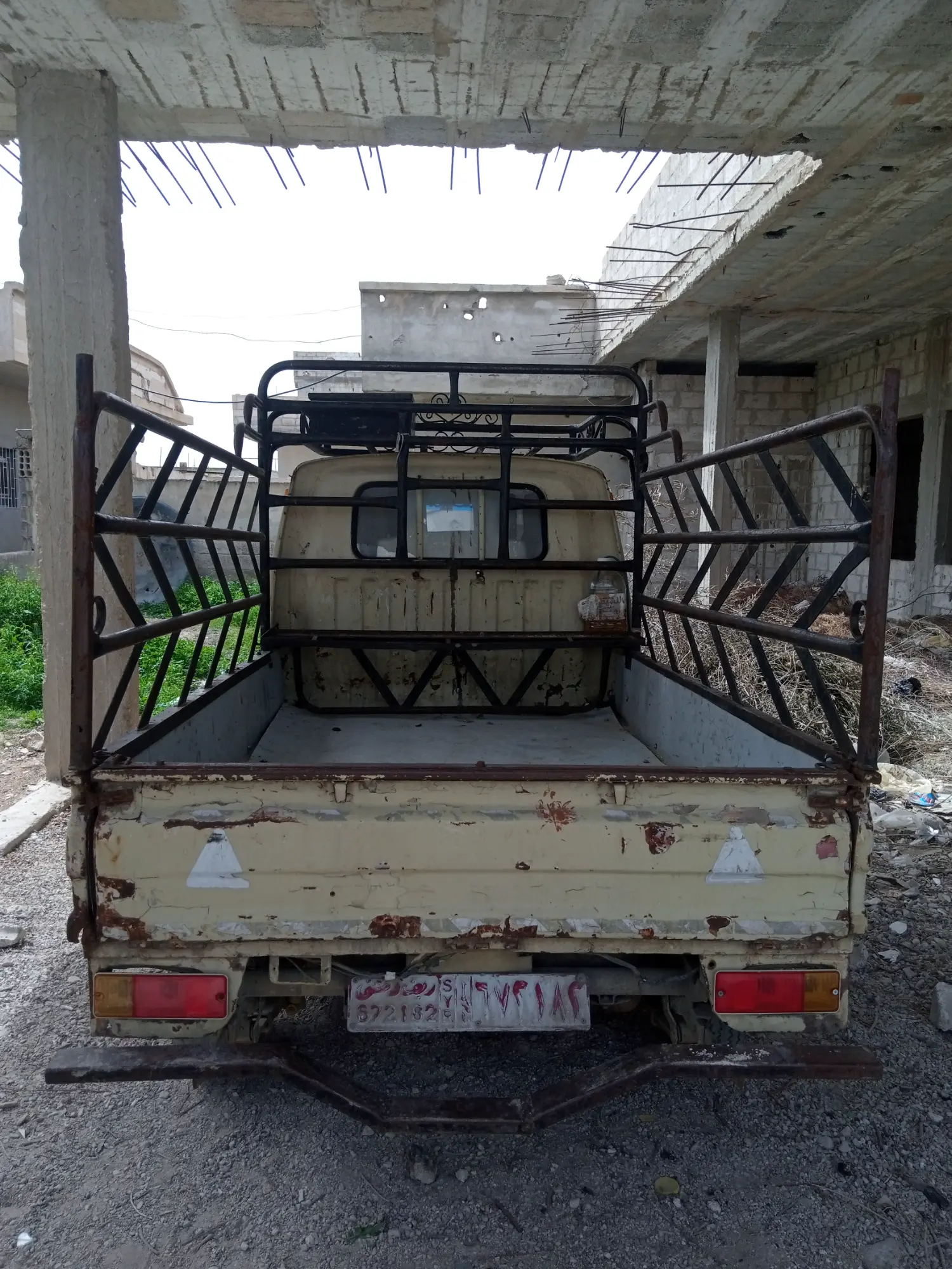 ميتسوبيشي L300 موديل 1977 - شاحنة كلاسيكية للبيع - صورة 2