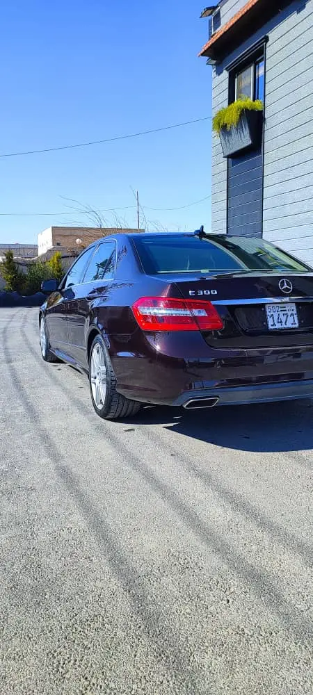 مرسيدس-بنزE300موديل 2012 بحالة ممتازة - صورة 2