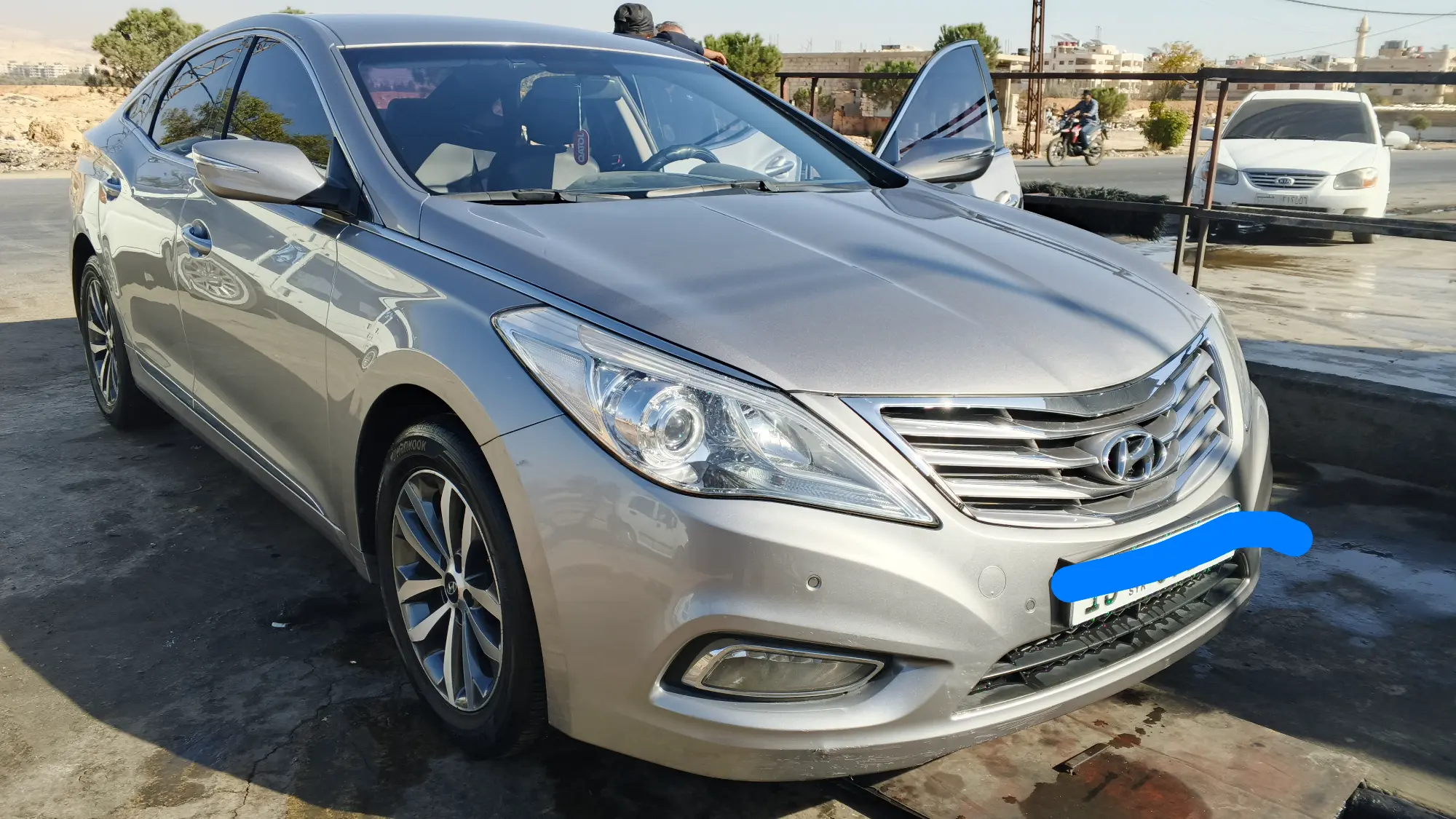 هيونداي أزيرا 2011 - سيدان فاخرة بحالة ممتازة - صورة 2