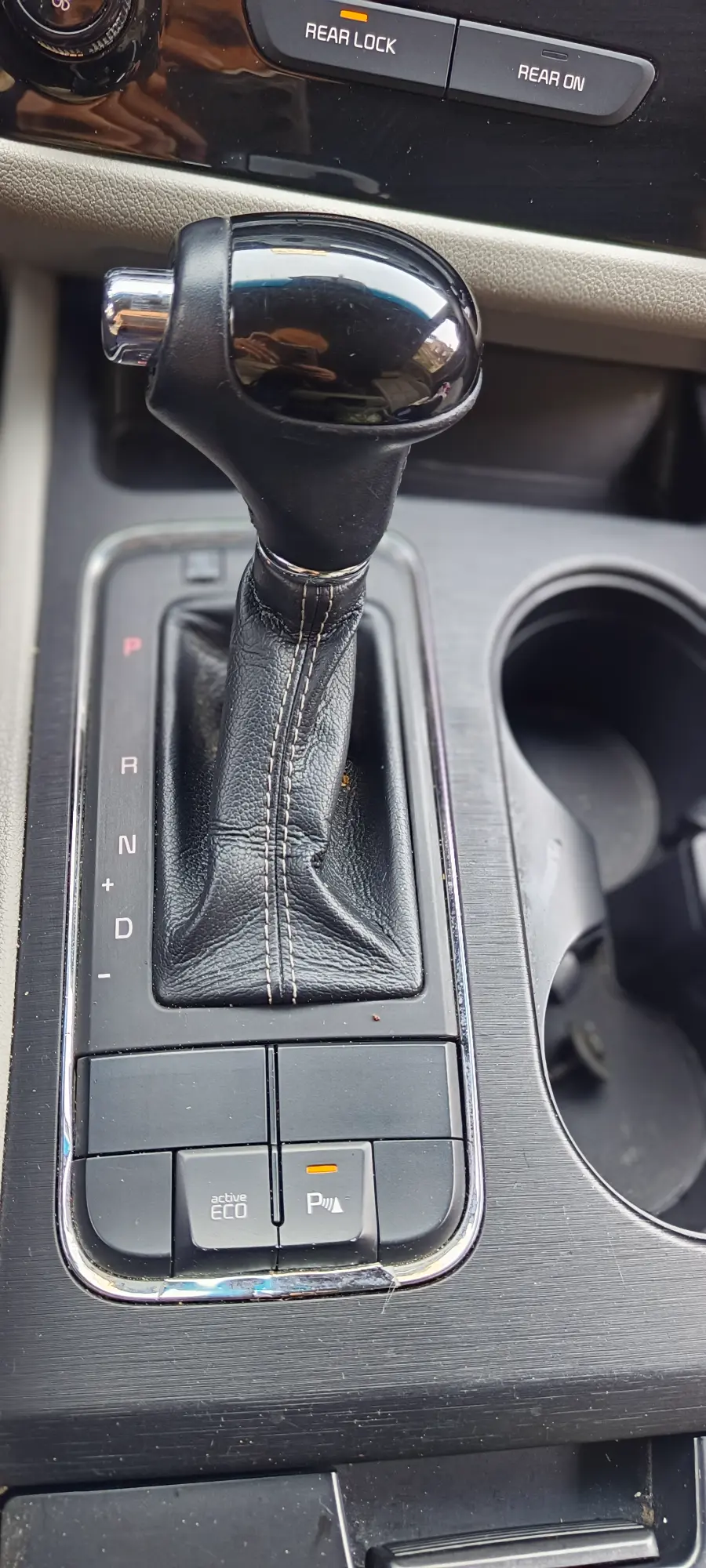 كيا سيدونا 2016 عائلية وعملية بحالة ممتازة - صورة 3