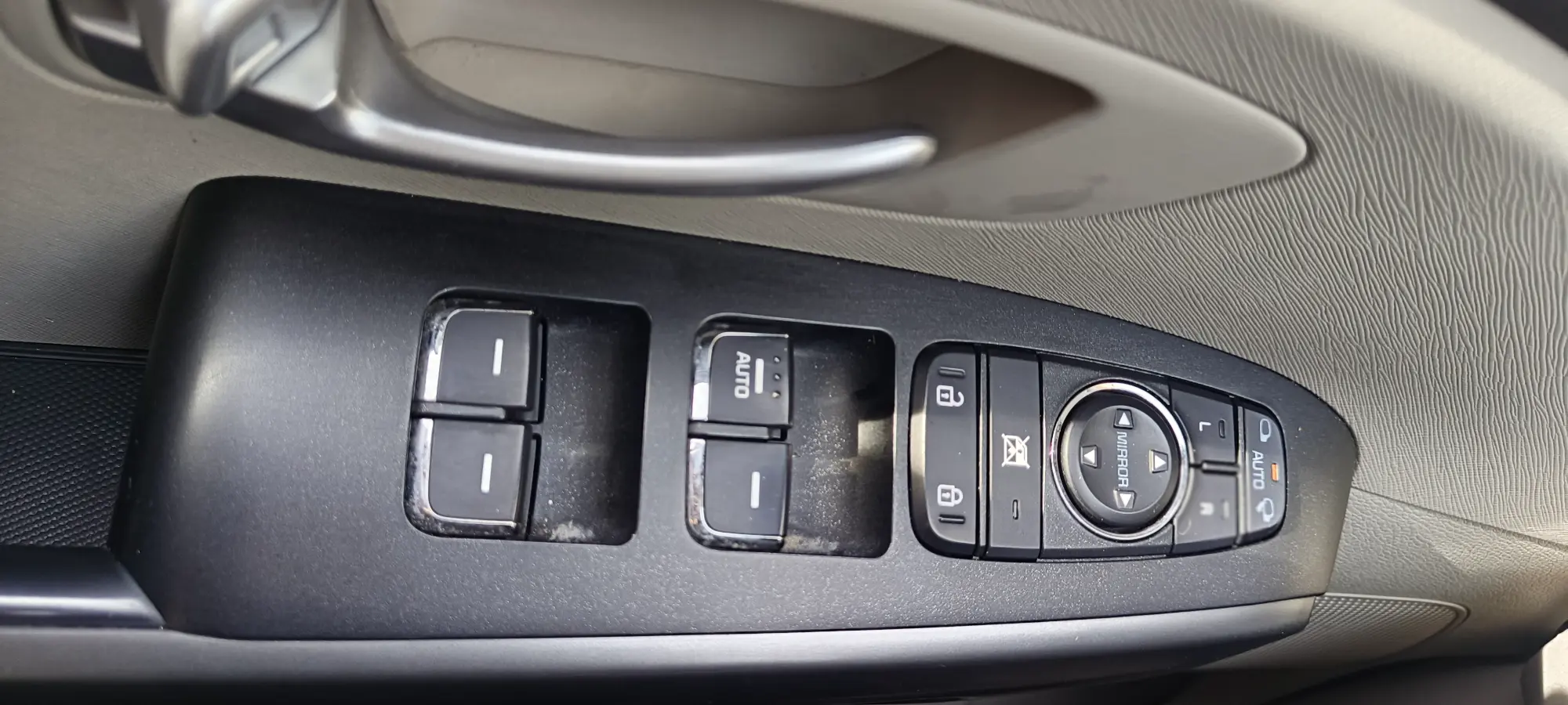 كيا سيدونا 2016 عائلية وعملية بحالة ممتازة - صورة 6