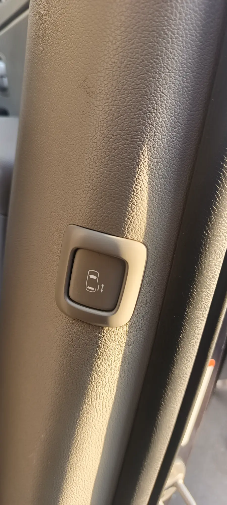 كيا سيدونا 2016 عائلية وعملية بحالة ممتازة - صورة 9