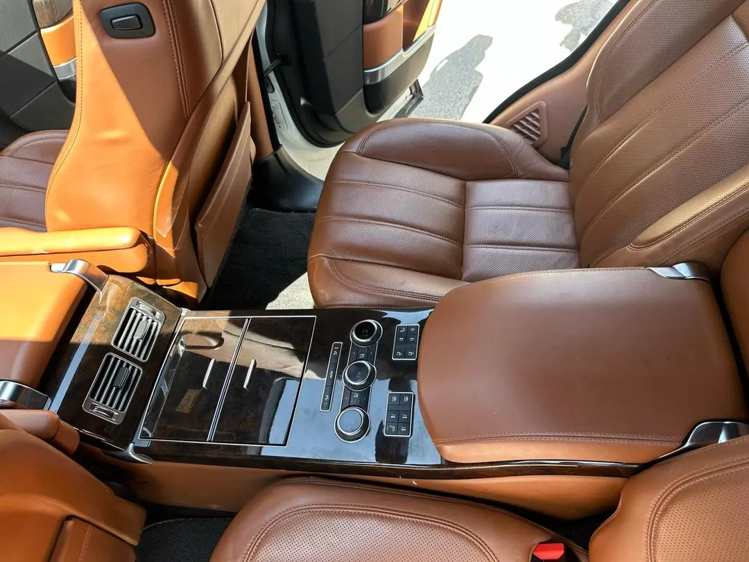 لاند روفر رينج روفر 2015 بحالة ممتازة وفخامة لا تضاهى - صورة 2