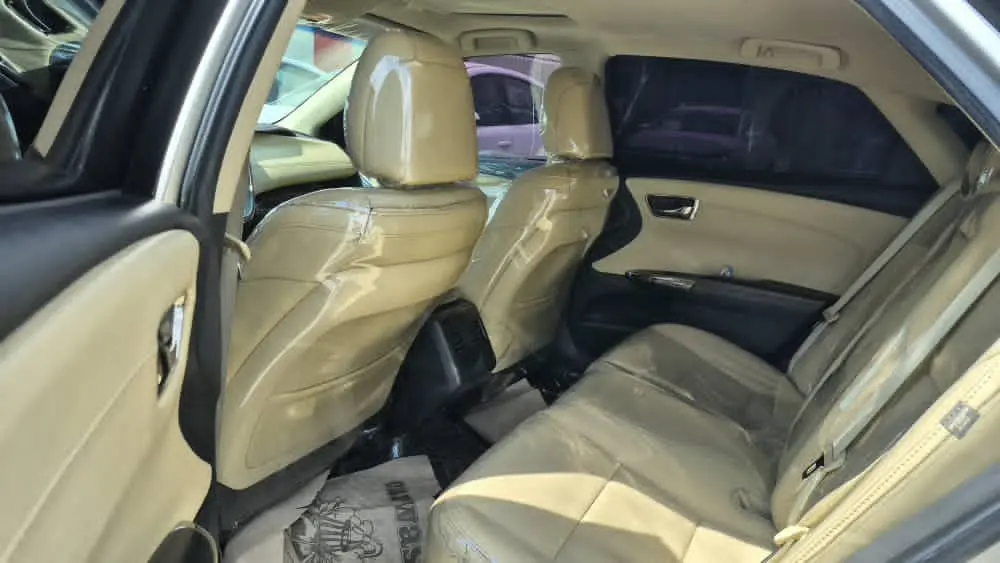 تويوتا أفالون 2015 بحالة ممتازة وفخامة لا تضاهى - صورة 3