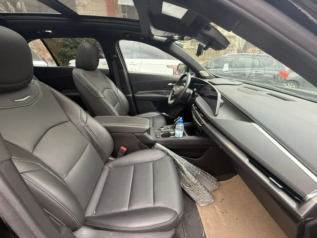 كاديلاك XT4 2024 بحالة الوكالة - صورة 3