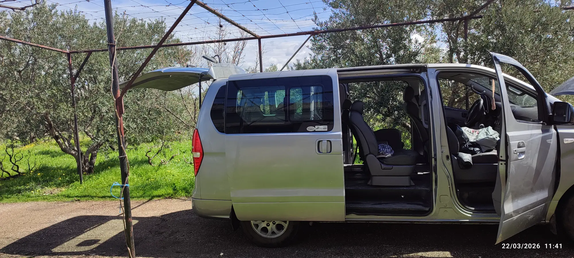 هيونداي H-1 موديل 2011 - مساحة واسعة واعتمادية عالية - صورة 3