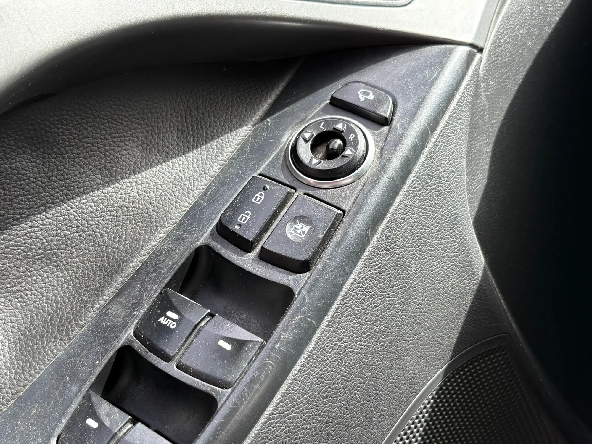 هيونداي إلنترا 2015 حالة ممتازة - صورة 2