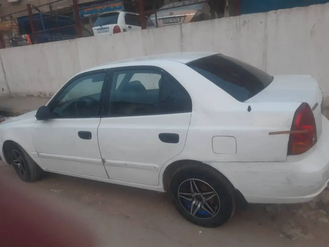 هيونداي فيرنا 2005 بحالة جيدة - صورة 3