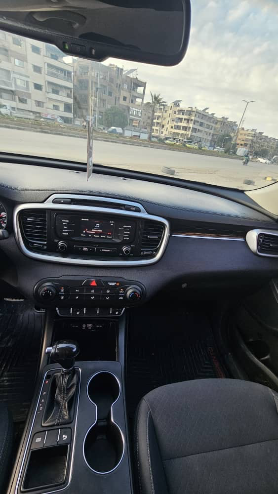 كيا سورينتو 2015 بحالة ممتازة - صورة 11