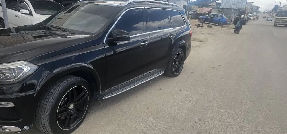 مرسيدس-بنز GLE 500 موديل 2015 بحالة ممتازة وفخامة لا تضاهى - صورة 3